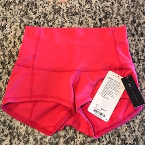 Lululemon Wunder Short 2” Size 6